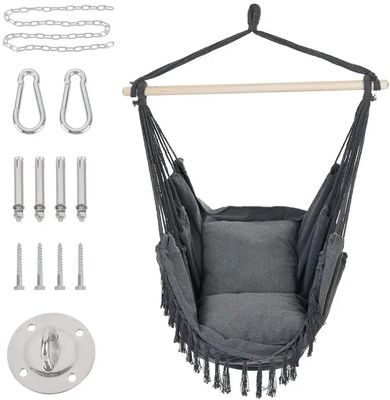 Chaise d' oscillation en bois suspendue au jardin