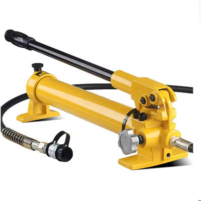 Un bon prix. CP-700 pompe à main hydraulique à pression de 700 kg/cm avec têtes de pressage et de coupe en ligne