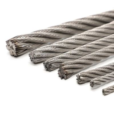Un bon prix. 304 câble en acier inoxydable pour le levage de charnières, de grues et de pêche Tolérance ± 1% en acier spécial à froid 4,0 mm 7*19 en ligne