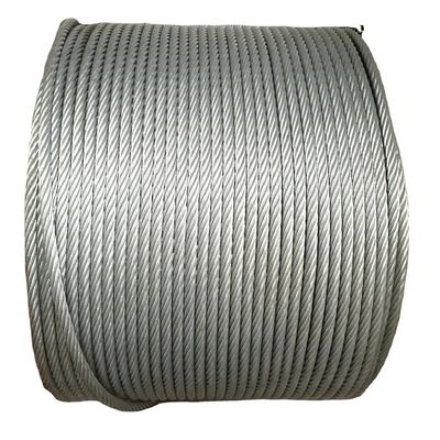 Un bon prix. Câble métallique galvanisé à haute teneur en carbone 6x37+FC IWRC en tailles 8mm, 12mm, 20mm et 32mm pour suspension de lampes et pergolas en ligne